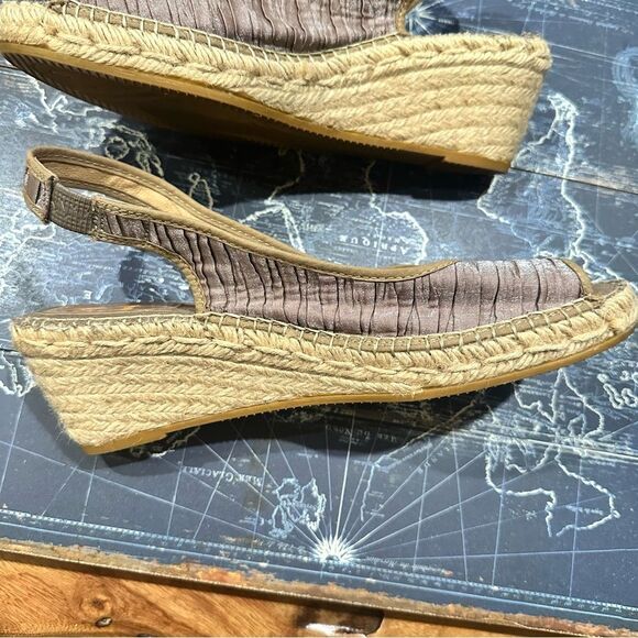 Vidorreta Wedge Espadrille Sandals – EU 40 / US 9
Made in Spain - Picture 4 of 12